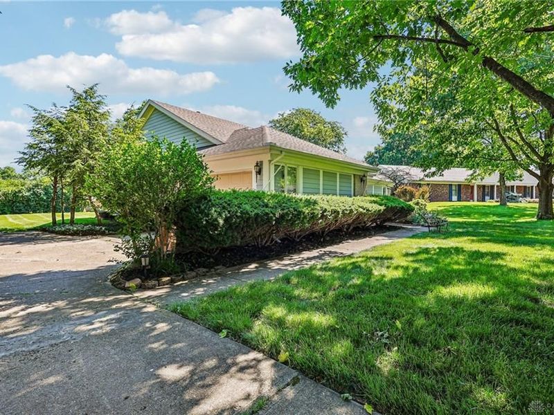 383 Copper Beech Court, Dayton, OH 45459 Photo 4
