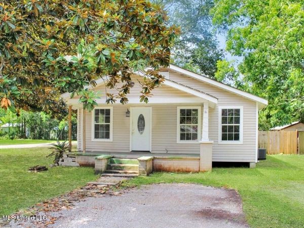420 Third Avenue, Picayune, MS 39466