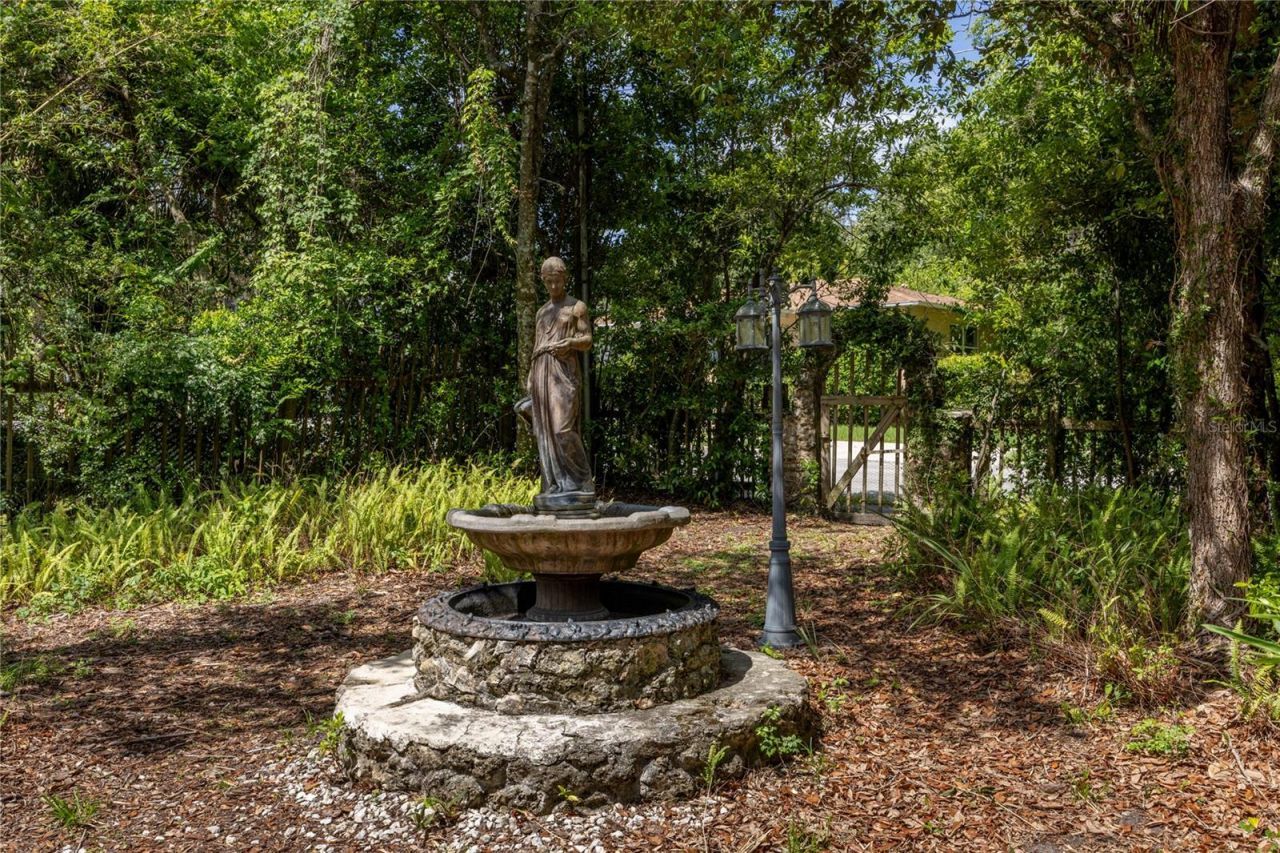 720 NE Boulevard, Gainesville, FL 32601 Photo