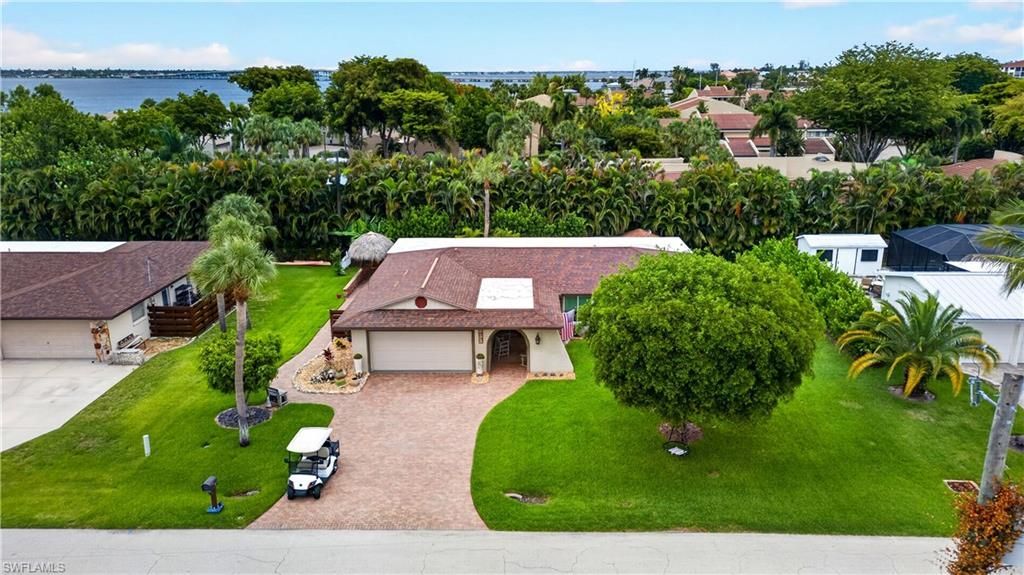 833 N Town And River Dr, Fort Myers, FL 33919 Photo