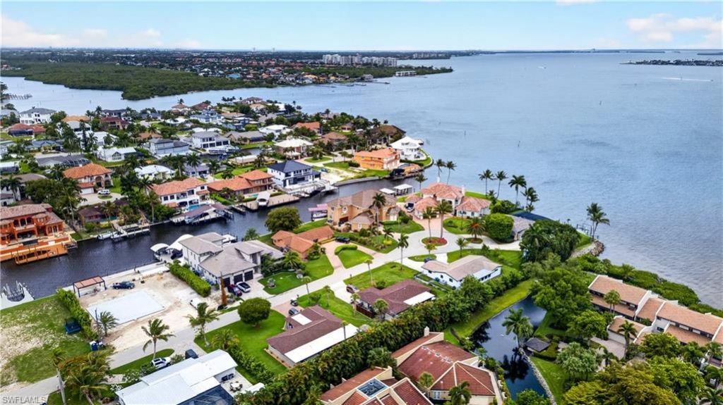 833 N Town And River Dr, Fort Myers, FL 33919 Photo