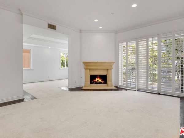 132 S Maple Drive, Unit 201, Beverly Hills, CA 90212