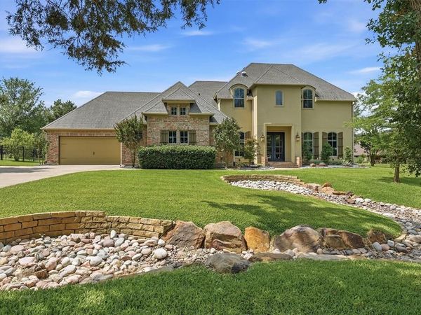 107 Iriquois Drive, Lake Kiowa, TX 76240