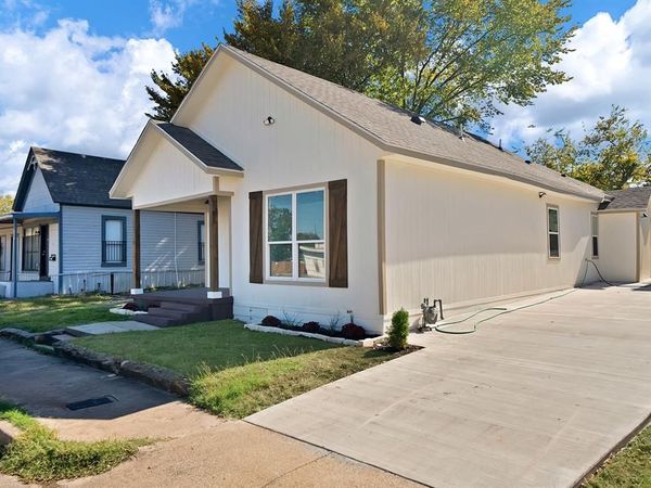 1130 E Hattie Street , Fort Worth, TX 76104