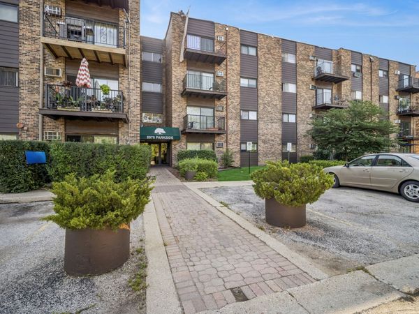 8970 N Parkside Avenue, Unit 104, Des Plaines, IL 60016
