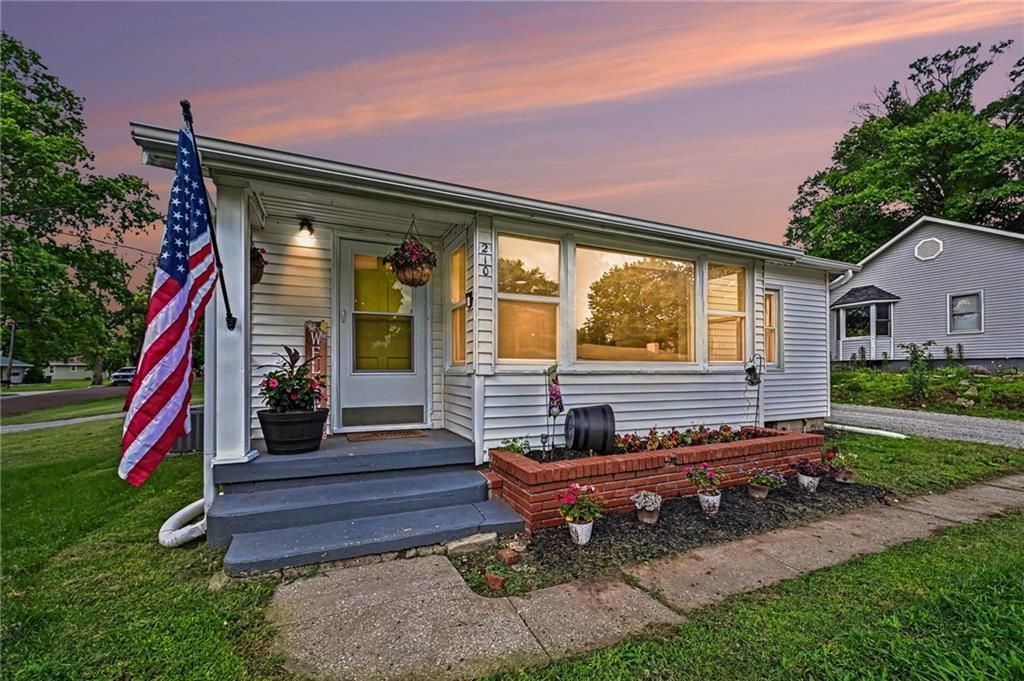 210 Dewey Avenue, Gower, MO 64454 Main Photo