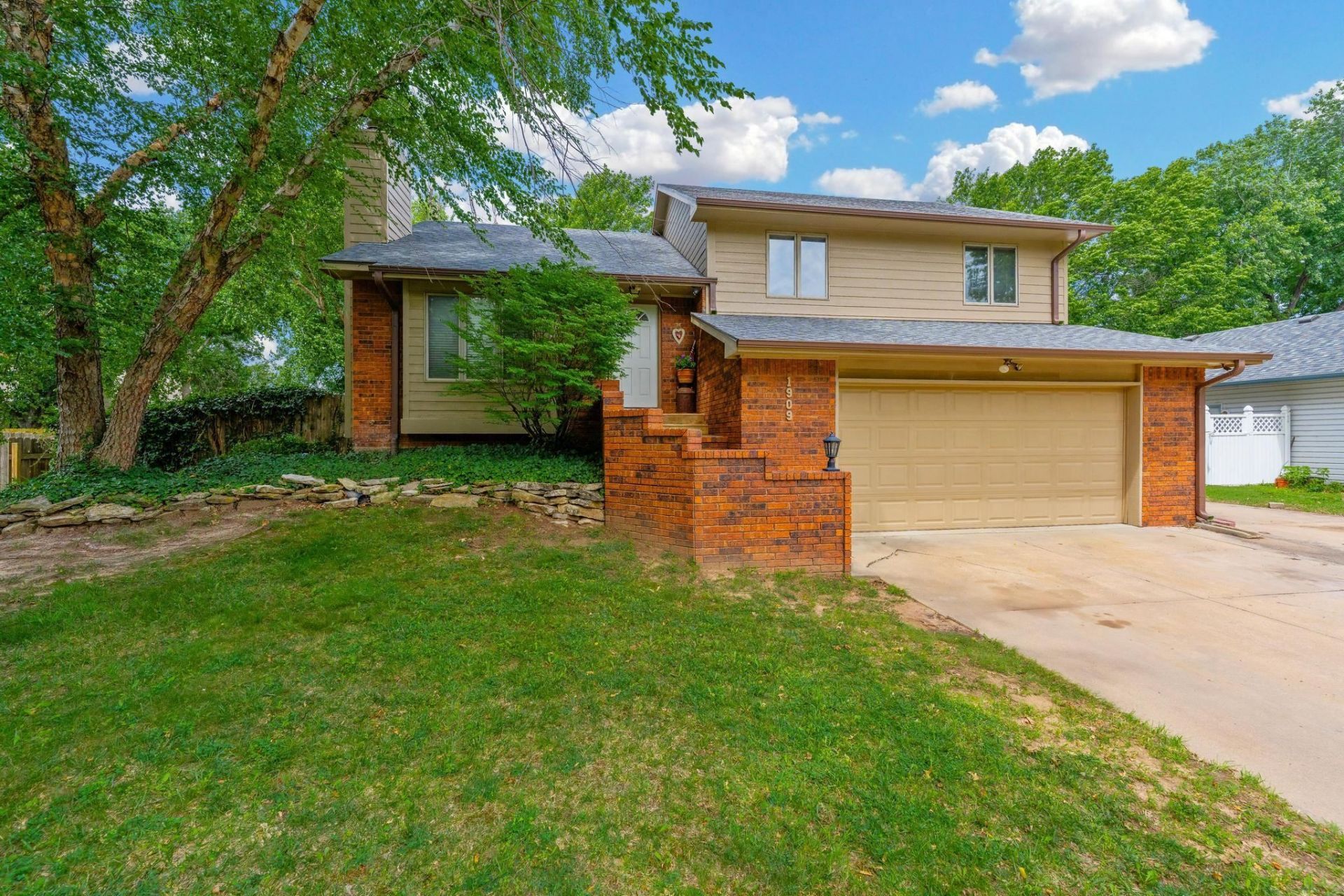 1909 N Smarsh Ln, Wichita, KS 67212 Main Photo
