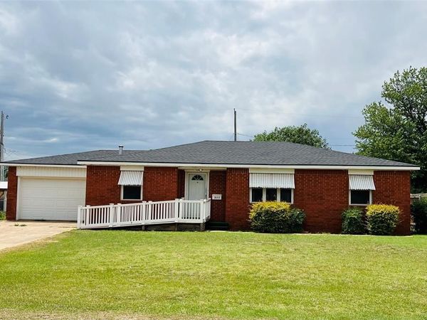 211 N Park Road, Hobart, OK 73651