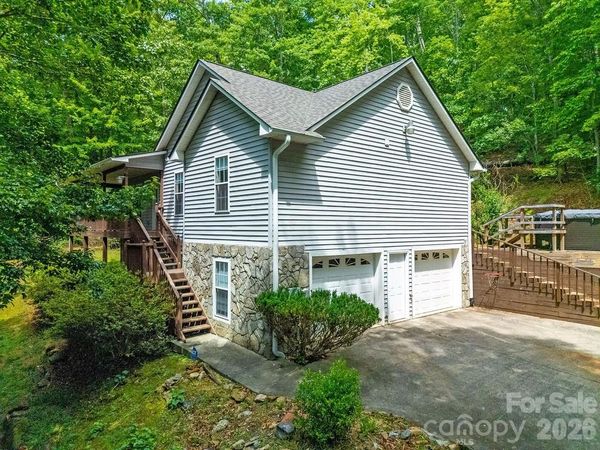144 Lakeland Drive, Pisgah Forest, NC 28768