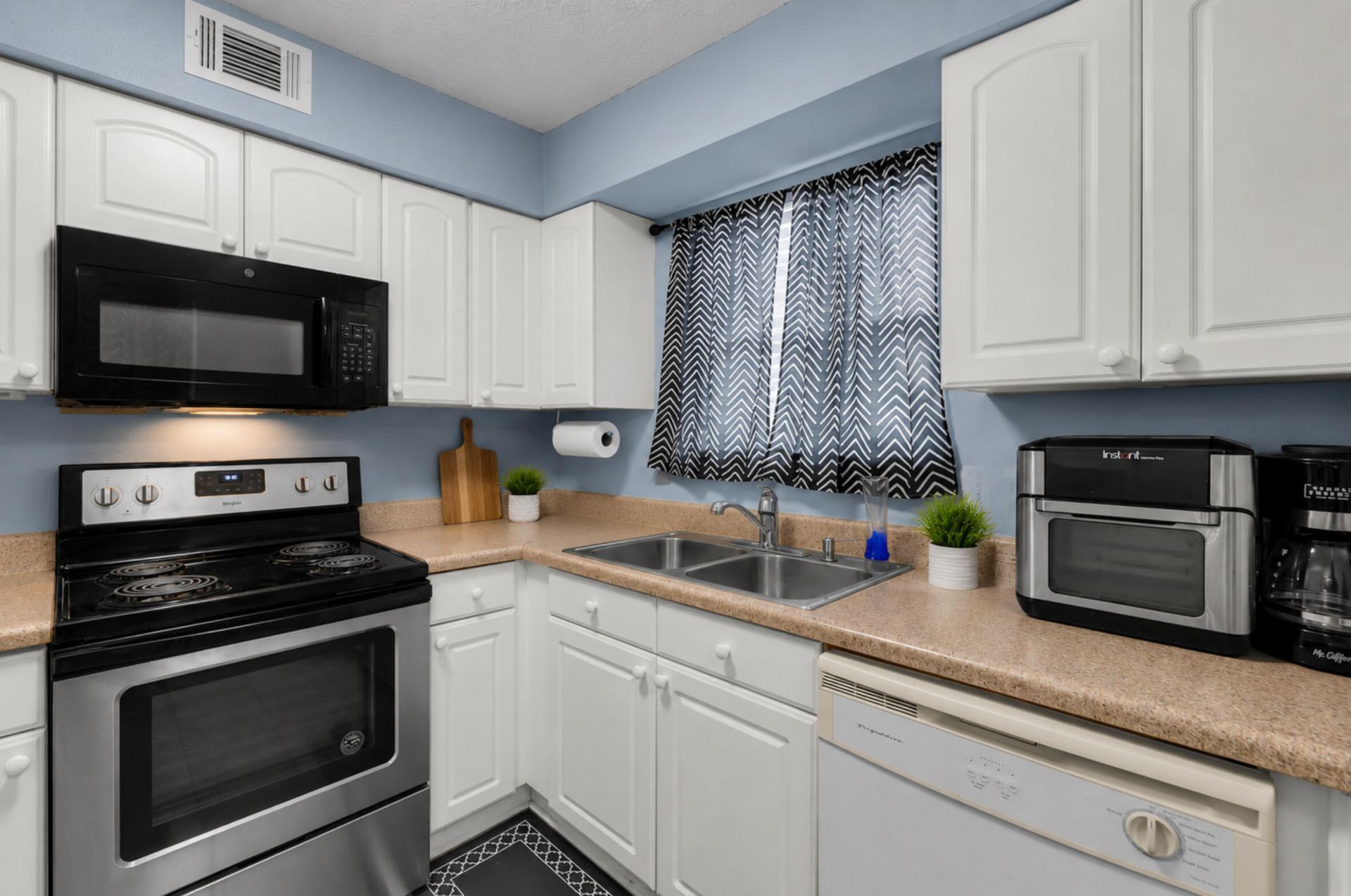 118 Luden Drive Photo 4