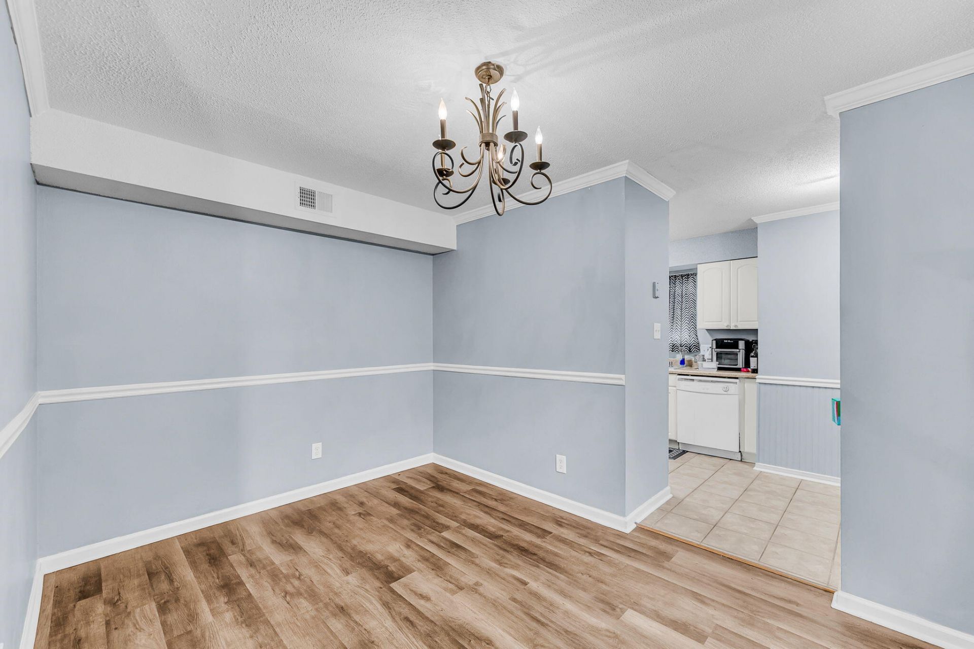118 Luden Drive Photo 6