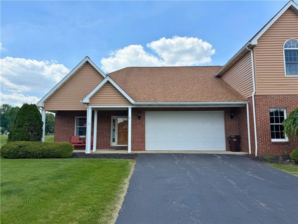 28 Manor Drive , Grove City, PA 16127