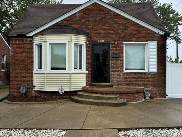 13585 Rockdale Street, Detroit, MI 48223