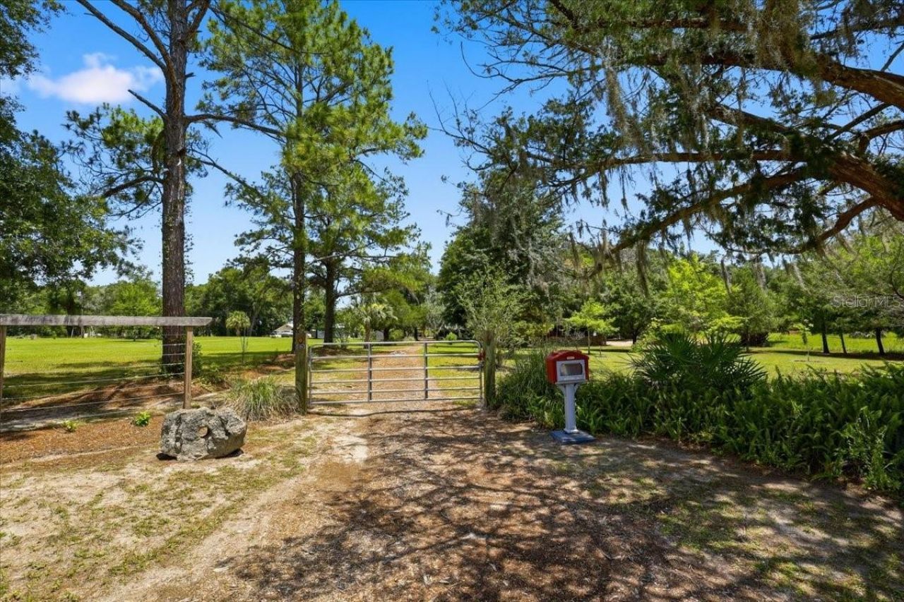 460 Lake Como Drive , Pomona Park, FL 32181 Photo