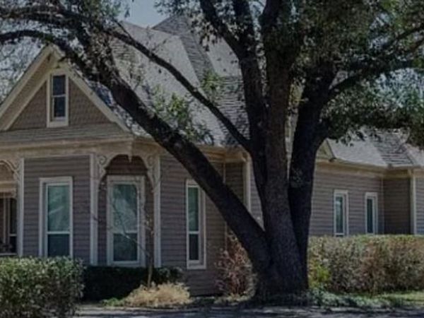 445 W Belknap Street, Jacksboro, TX 76458