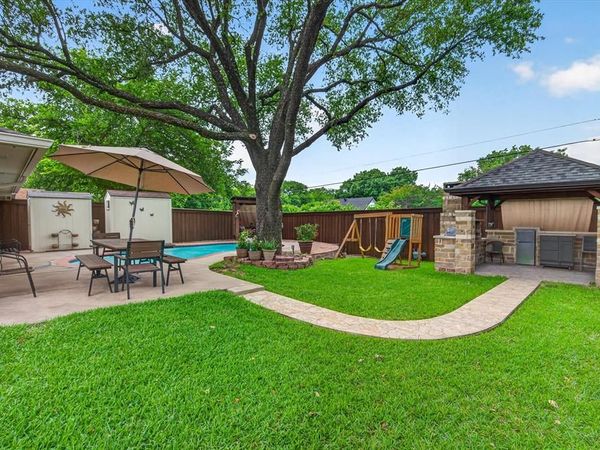 527 Falling Leaves Drive, Duncanville, TX 75116