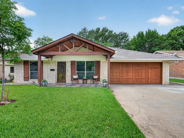 527 Falling Leaves Drive , Duncanville, TX 75116