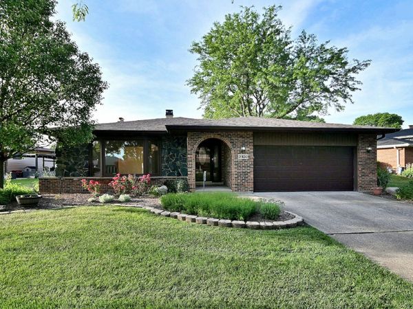 3100 Grandview Place , Darien, IL 60561