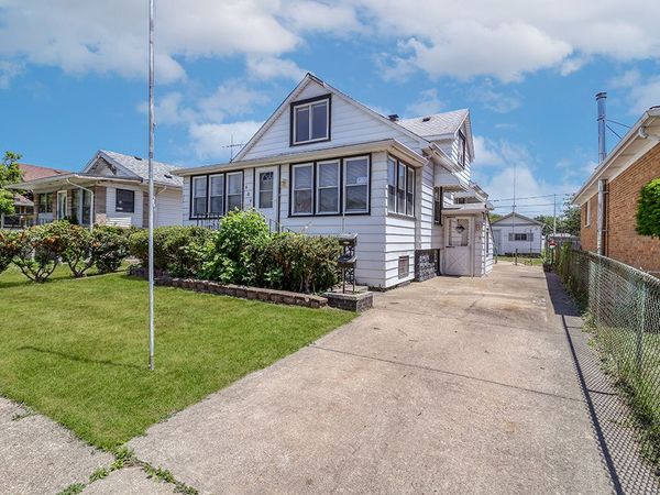 609 Greenbay Avenue , Calumet City, IL 60409