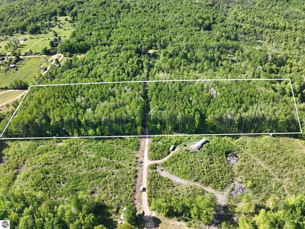 9 Gambling Trail, Harrison, MI 48625