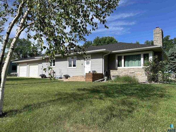 533 S Juniper St, Freeman, SD 57029