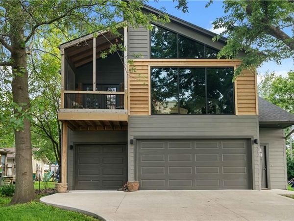 403 W Kaskaskia Street, Paola, KS 66071