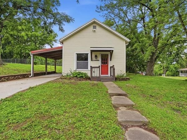 49 Santa Fe Street, Leavenworth, KS 66048