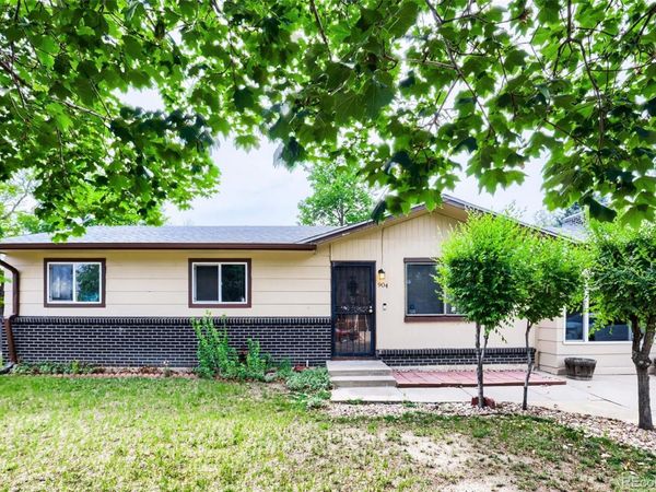 904 S Macon Street , Aurora, CO 80012