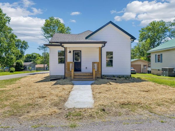 300 Athens Pike , Etowah, TN 37331