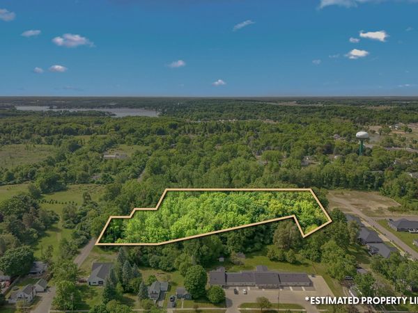 4 S Wolcott Street, Hillsdale, MI 49242