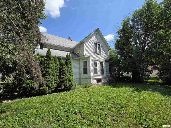 993 WILLARD Street, Galesburg, IL 61401