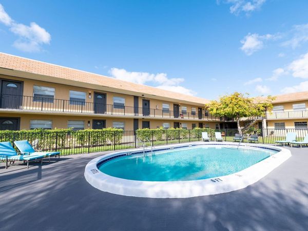 1401 NE 17th Court, Unit 208, Fort Lauderdale, FL 33305