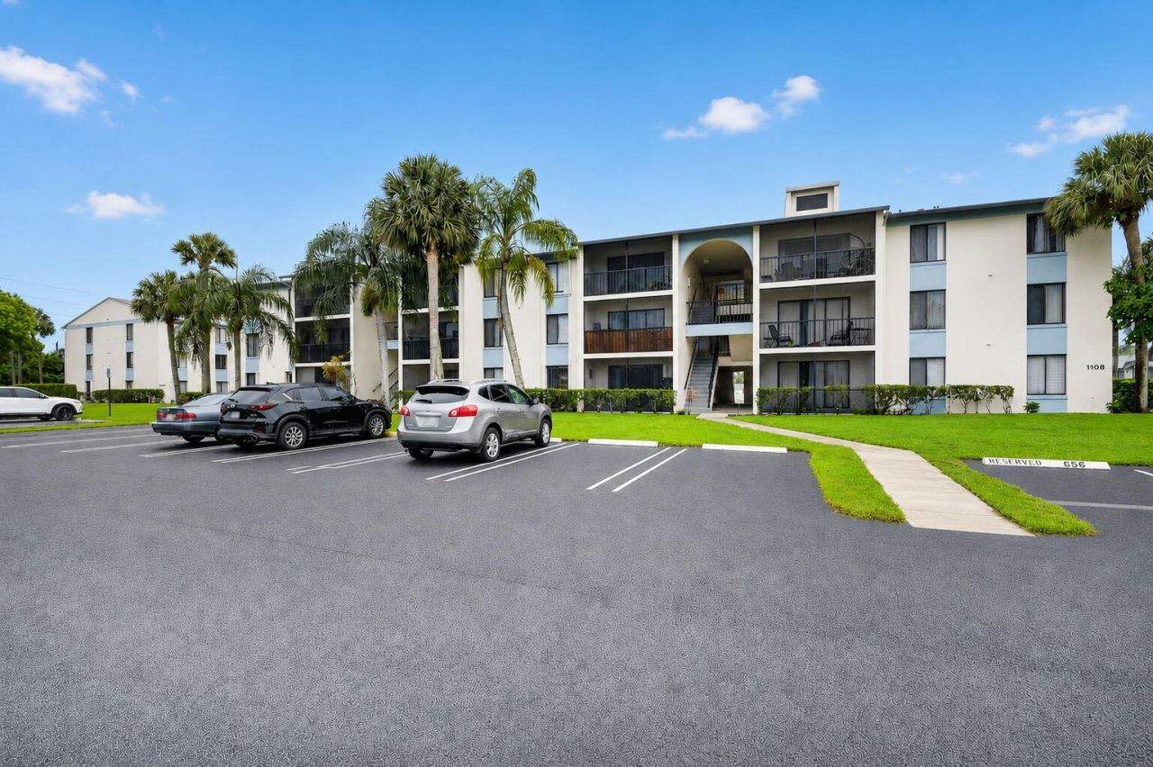 1108 Green Pine Boulevard, Unit E1, West Palm Beach, FL 33409 Photo