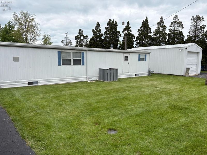 2825 W Risingsun Road, Port Clinton, OH 43452 Photo 2