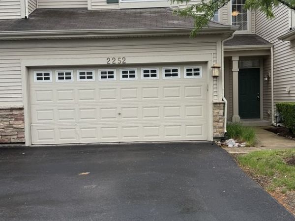 2252 Gallant Fox Circle, Unit 2252, Montgomery, IL 60538