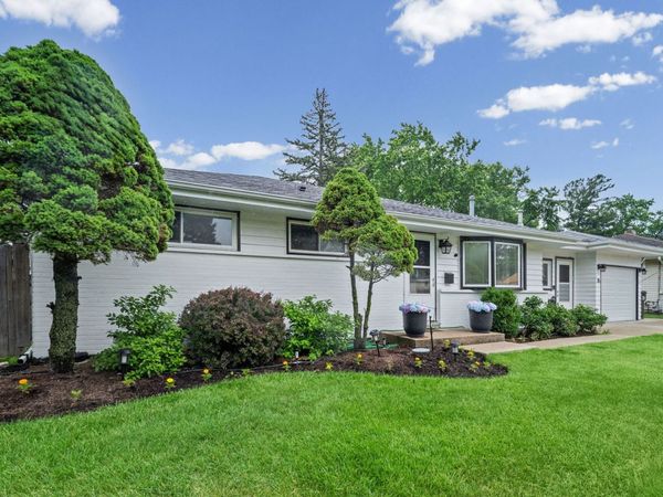 35 Johnathan Road , Lake Zurich, IL 60047