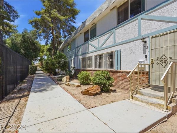 702 Greenbriar Townhouse Way, Las Vegas, NV 89121