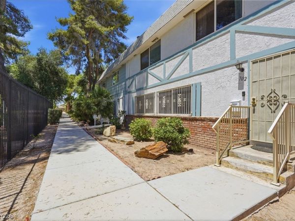 702 Greenbriar Townhouse Way, Las Vegas, NV 89121