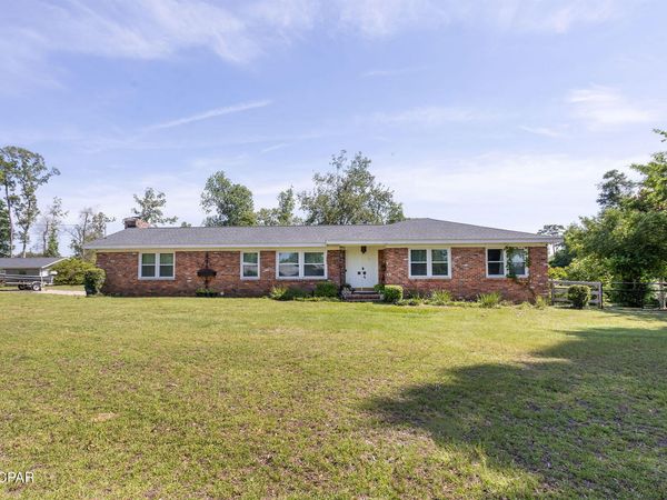 4921 Tall Pine Drive , Marianna, FL 32446