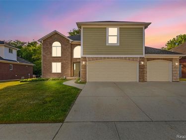 38124 Cobble Creek Court, Sterling Heights, MI 48312