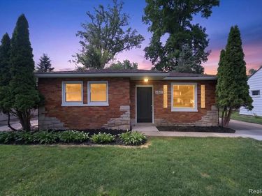 4841 Fenmore Avenue, Waterford Twp, MI 48328