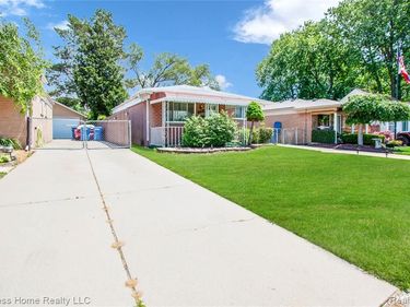 27374 Townsend Avenue, Warren, MI 48092