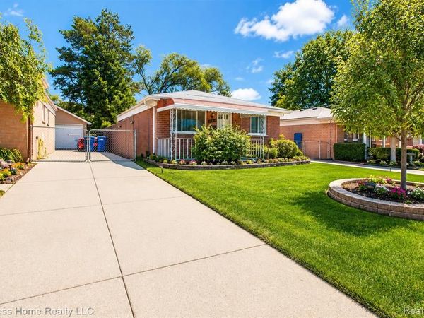 27374 Townsend Avenue, Warren, MI 48092