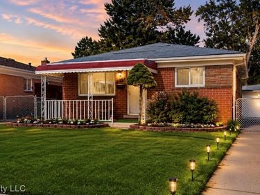 27374 Townsend Avenue, Warren, Mi 48092