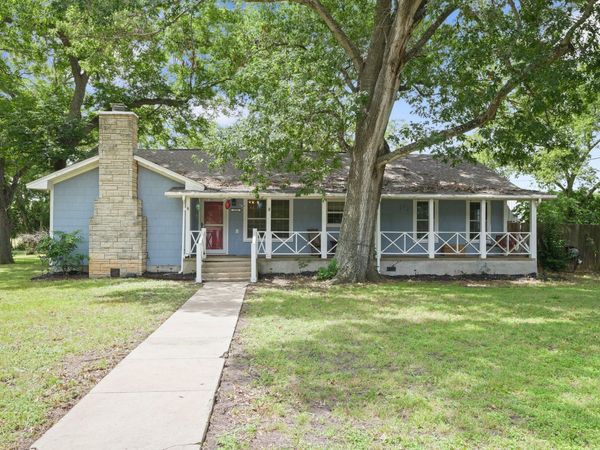 1320 W San Antonio ST, Lockhart, TX 78644