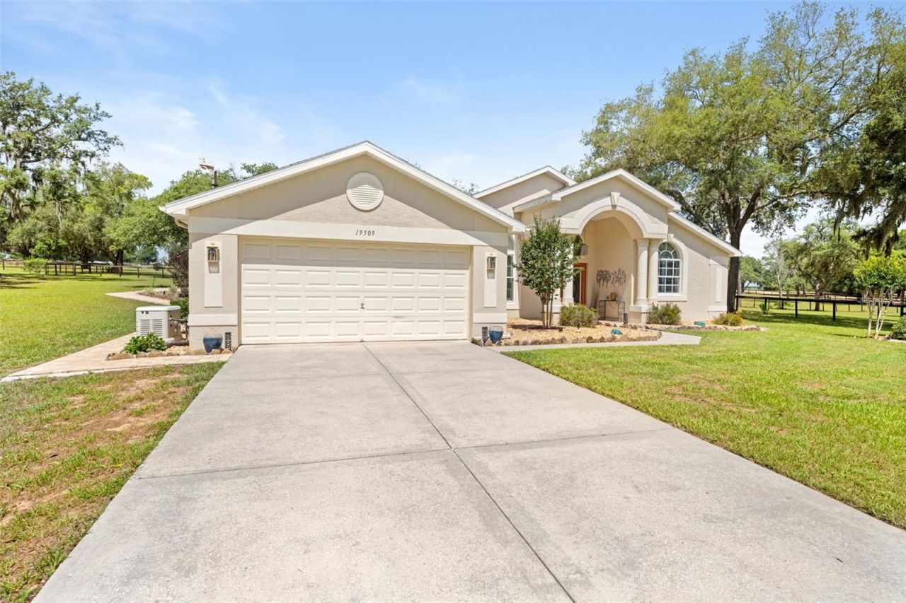 19509 Paso Fino Way, Dade City, FL 33523 Photo