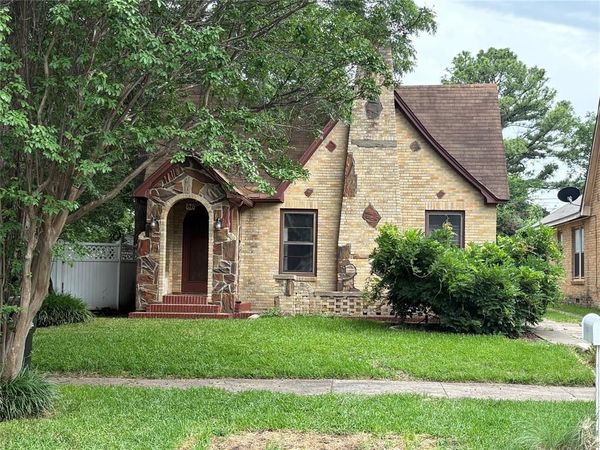 828 W Gandy Street , Denison, TX 75020