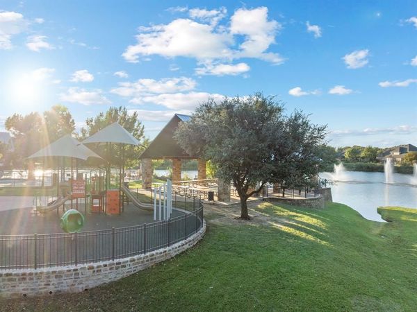 8221 Bayberry Avenue, Lantana, TX 76226