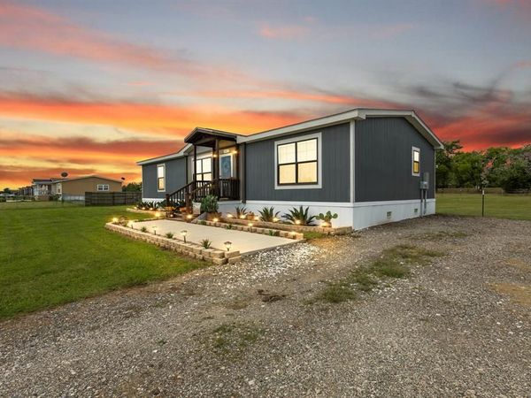 2827 Grays Prairie Lane , Scurry, TX 75158