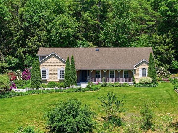 493 Hubbardston Rd, Barre, MA 01005